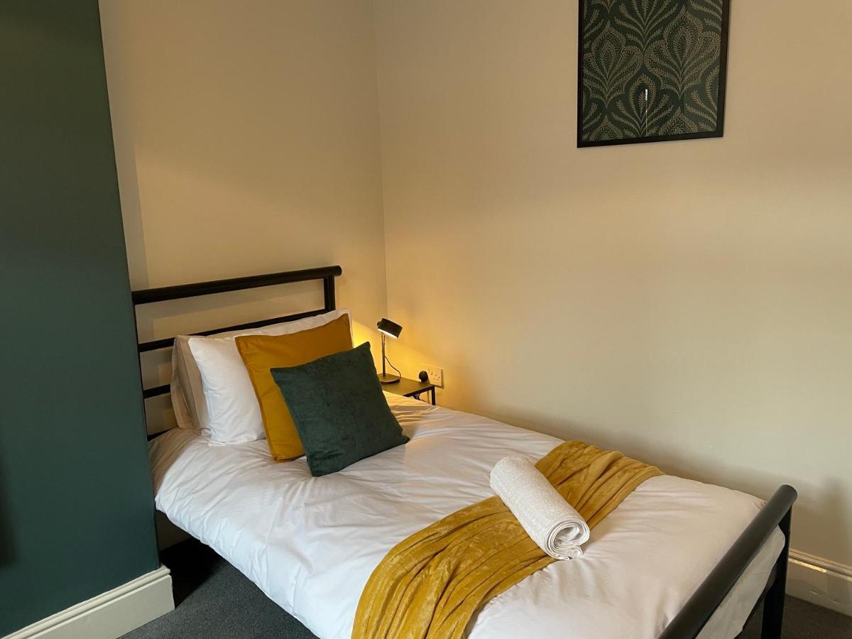 Villa Thornton - Stylish 3 Bed Terraced House With Free Parking Darlington  Exterior foto