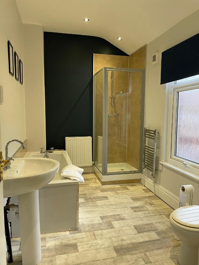 Villa Thornton - Stylish 3 Bed Terraced House With Free Parking Darlington  Exterior foto